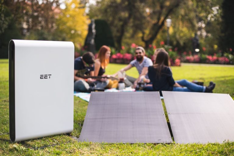 EET Energy hat Stromspeicher zum selbst installieren auf dem Balkon entwickelt